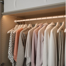 ÖVERSIDAN شريط ليد لخزانة مع حساس