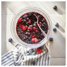 STÖRTSKÖN شمع صغير معطّر, توت/أحمر, 3.5 س