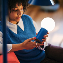 IKEA PS 2026 مصباح ليد محمول, يعمل بالبطارية إضاءة قابلة للتعتيم/أزرق أصفر فاتح, 22 سم
