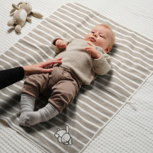 LEN لبادة للعناية بالطفل, أبيض بيج/نقش خطوط, 90x70 سم