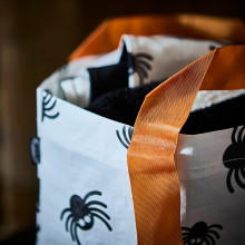 KUSTFYR Bag, spider pattern white/black, 27x18x27 cm 13 l