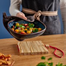 HALVNÄBB قاعدة قِدر, قابلة للتمديد أحمر فاتح/صنوبر, 16-32x20 سم