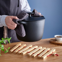 HALVNÄBB قاعدة قِدر, قابلة للتمديد أحمر فاتح/صنوبر, 16-32x20 سم